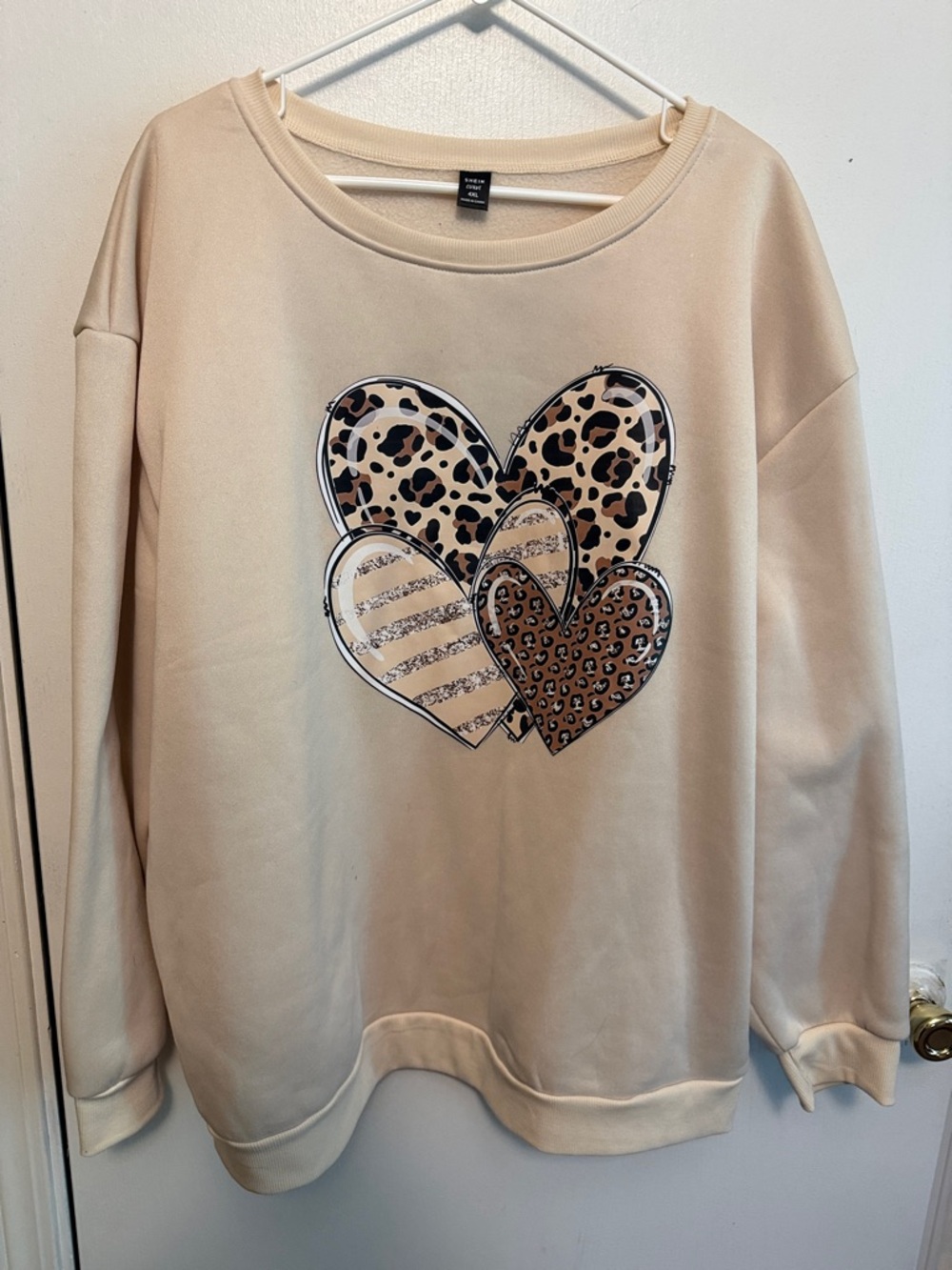 SHEIN Cream Heart Print Pullover Sweatshirt
